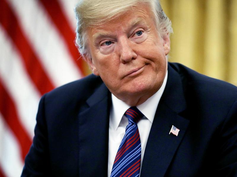  一男子持霰弹枪燃烧罐闯特朗普私宅被击毙 新闻