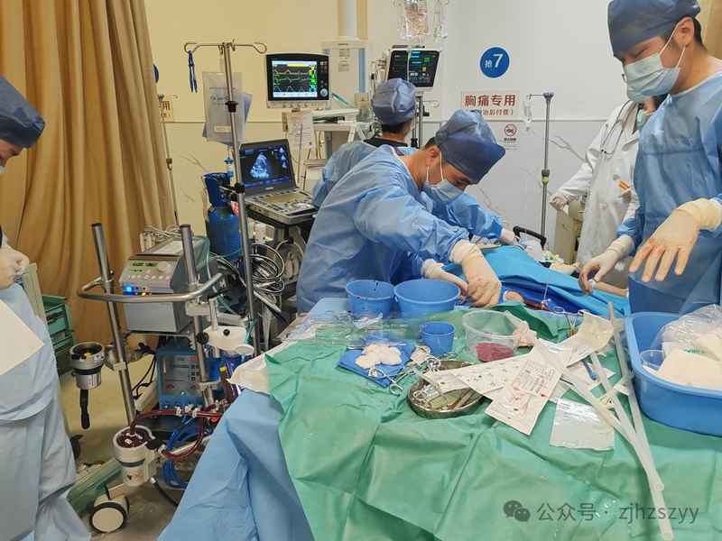  返程途中隐患重重；两名女子下车瞬间倒地；医生详解肺栓塞风险 健康养生