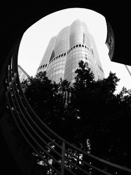 中东冲突加剧，能源通道承压；国内政策发力，产业升级提速。