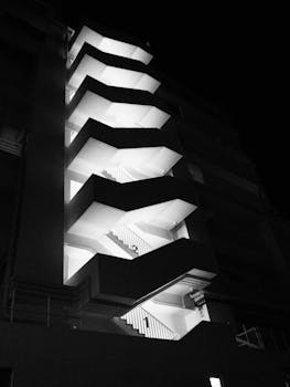  资金偏重大企业，创新中小企业融资难；如何构建多元渠道，破解结构性矛盾。 股票财经