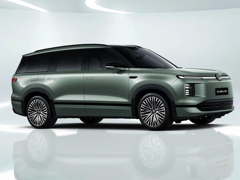  上汽大众旗舰新作亮相，ID. ERA 9X内饰细节揭晓；仙踪绿配色同步登场，增程动力蓄势待发。 汽车科技