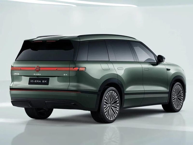  上汽大众旗舰新作亮相，ID. ERA 9X内饰细节揭晓；仙踪绿配色同步登场，增程动力蓄势待发。 汽车科技