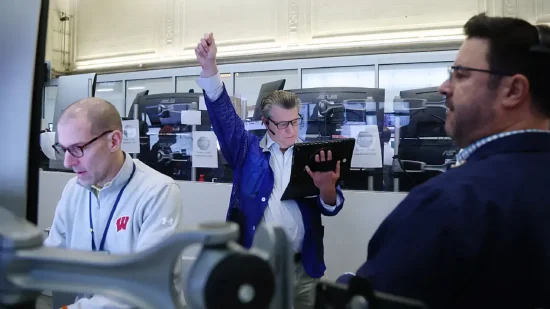  早盘美股整体下挫，道指显著回落逾两百点；油价重返高位区间，地缘紧张局势主导市场情绪。 股票财经 早盘美股整体下挫，道指显著回落逾两百点；油价重返高位区间，地缘紧张局势主导市场情绪。 股票财经 早盘美股整体下挫，道指显著回落逾两百点；油价重返高位区间，地缘紧张局势主导市场情绪。 股票财经