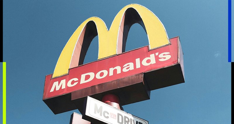  麦当劳CEO试吃视频引争议；一口象征性咬痕，暴露品牌深层疏离。 企业服务