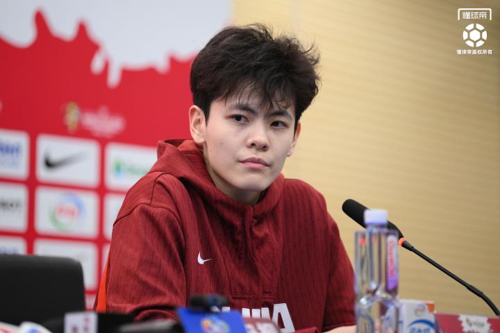  中国女篮首战告捷，杨舒予坦言开局执行待提升；暴露不足利于后续调整。 体育新闻