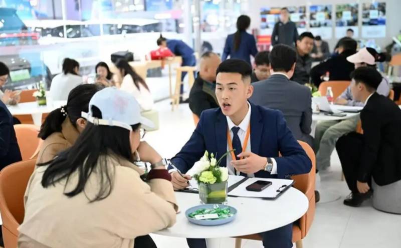  购车贷款本该轻松，实际却藏重重陷阱；消费者频频中招，金融套路何时休。 汽车科技