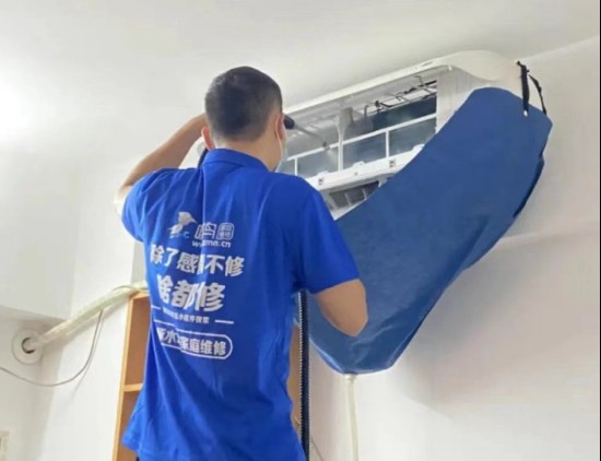 啄木鸟维修乱象曝光一年，旧款燃气灶高价售出，瓷砖修坏拒赔。