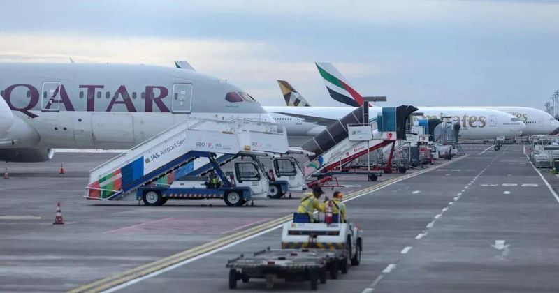  国际航班票价飙升至前所未有水平，中东局势持续紧张；航空燃油成本大幅攀升，旅客出行面临严峻挑战。 文化旅游