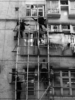 暴风雨中撑起守护；泰康人寿267天高额赔付，温暖一个家庭的希望。