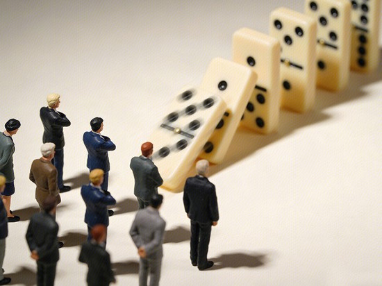  原油市场波动加剧；公募基金及时介入提示交易风险。 股票财经