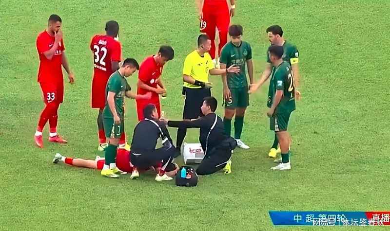  赛场隐形规则：资深裁判回归首秀为何引发信任危机？ 体育新闻