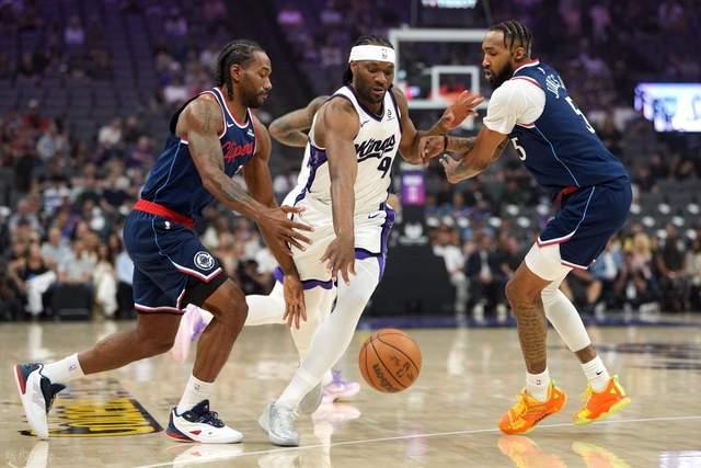  近五成命中率的秘密：一场从迷茫到蜕变的篮球叙事 体育新闻