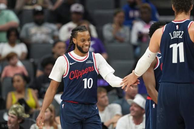  近五成命中率的秘密：一场从迷茫到蜕变的篮球叙事 体育新闻