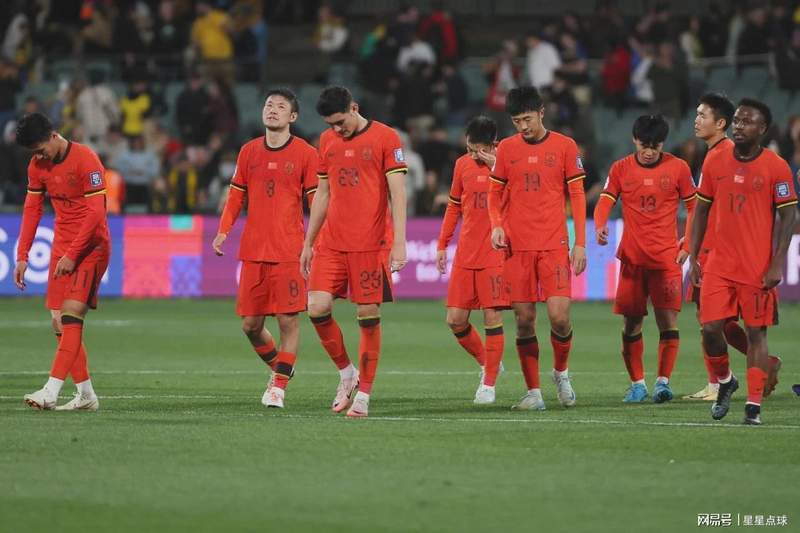  职业足球的隐形壁垒：为何恒大登顶亚洲而国家队却陷入内耗？ 体育新闻