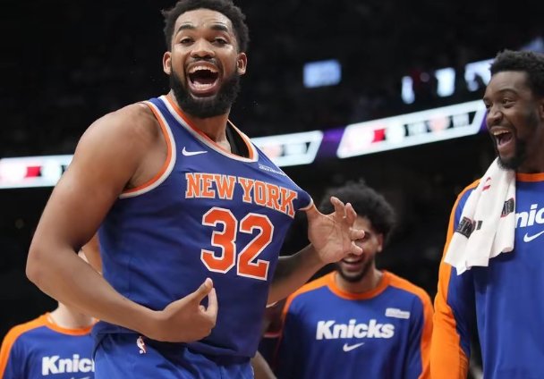  【技术解码】尼克斯整体篮球压制绿军：团队作战的胜利方程式 体育新闻