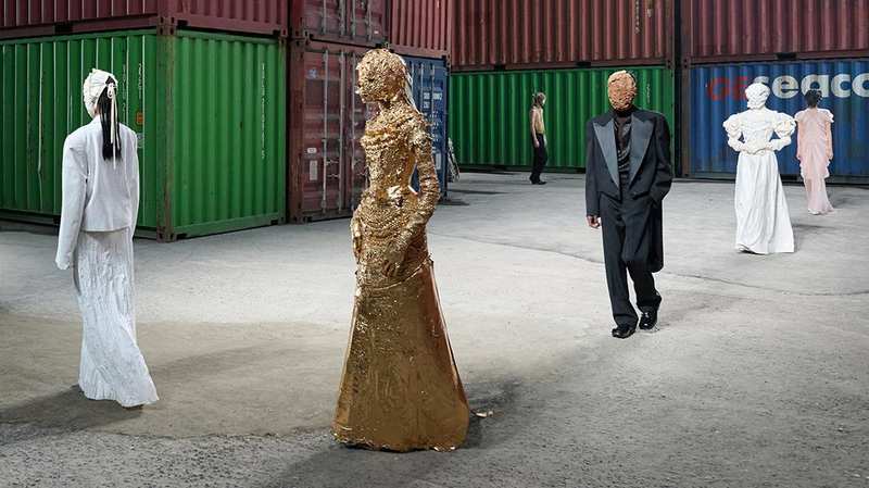  贝恩报告深度解读：中国奢侈品消费的范式转移与资产配置逻辑重构 股票财经