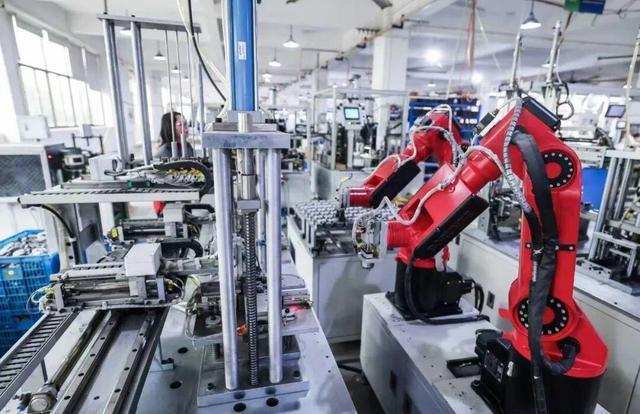  从“无资金”到“有生态”：张雪机车的产业认知升级 新闻