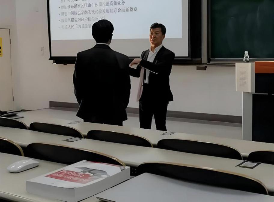 三年苛责背后的学术逻辑:导师"护犊子"的深层机制与价值重估 教育招生